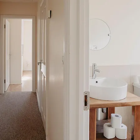 Semesterbostad The River House *